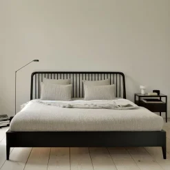 Bed Spindle Gevernist Eikenhout, kleur Zwart