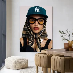 Wandkleed Cool Girl in maat en frame naar keuze